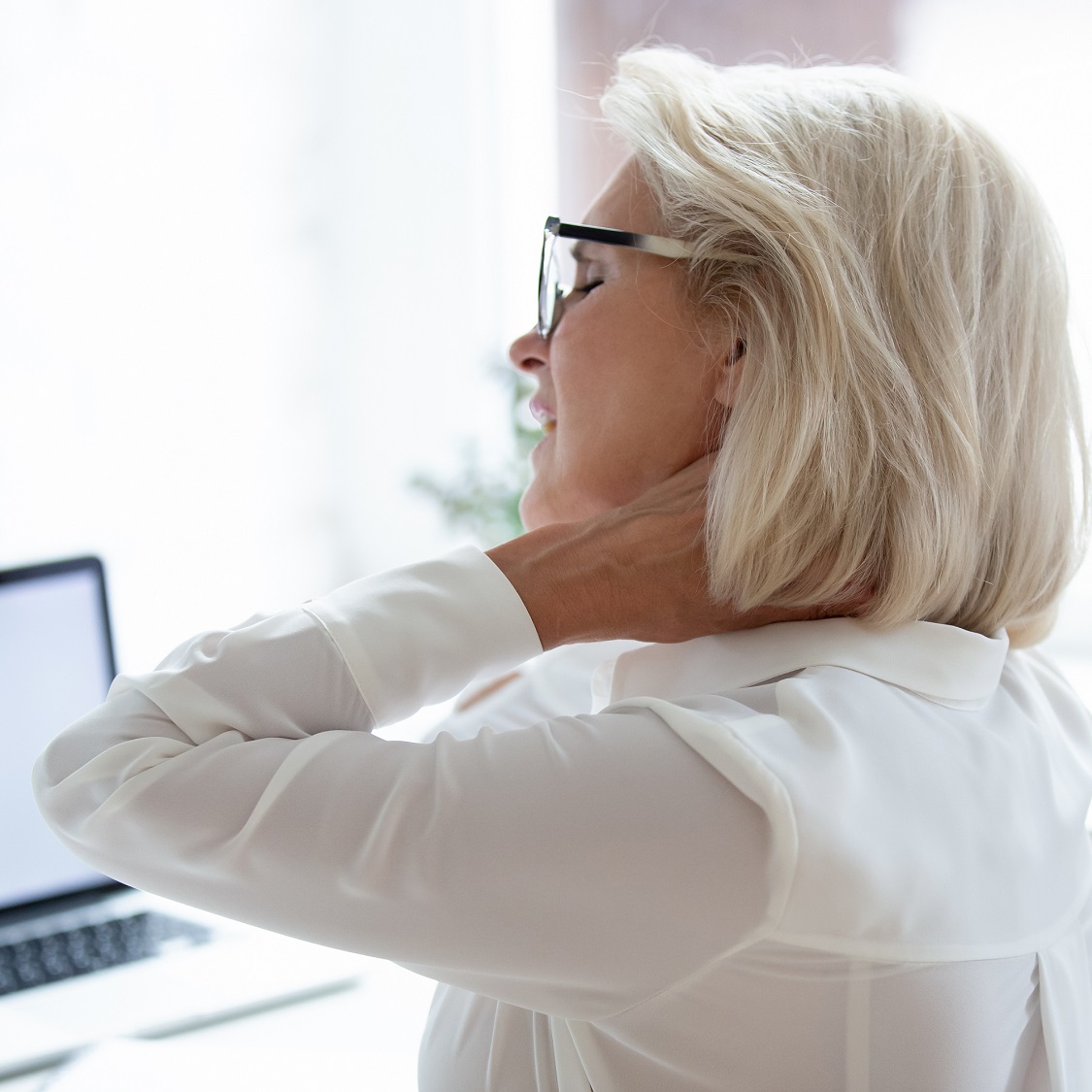 Pinched Nerve? When to See a Neurosurgeon