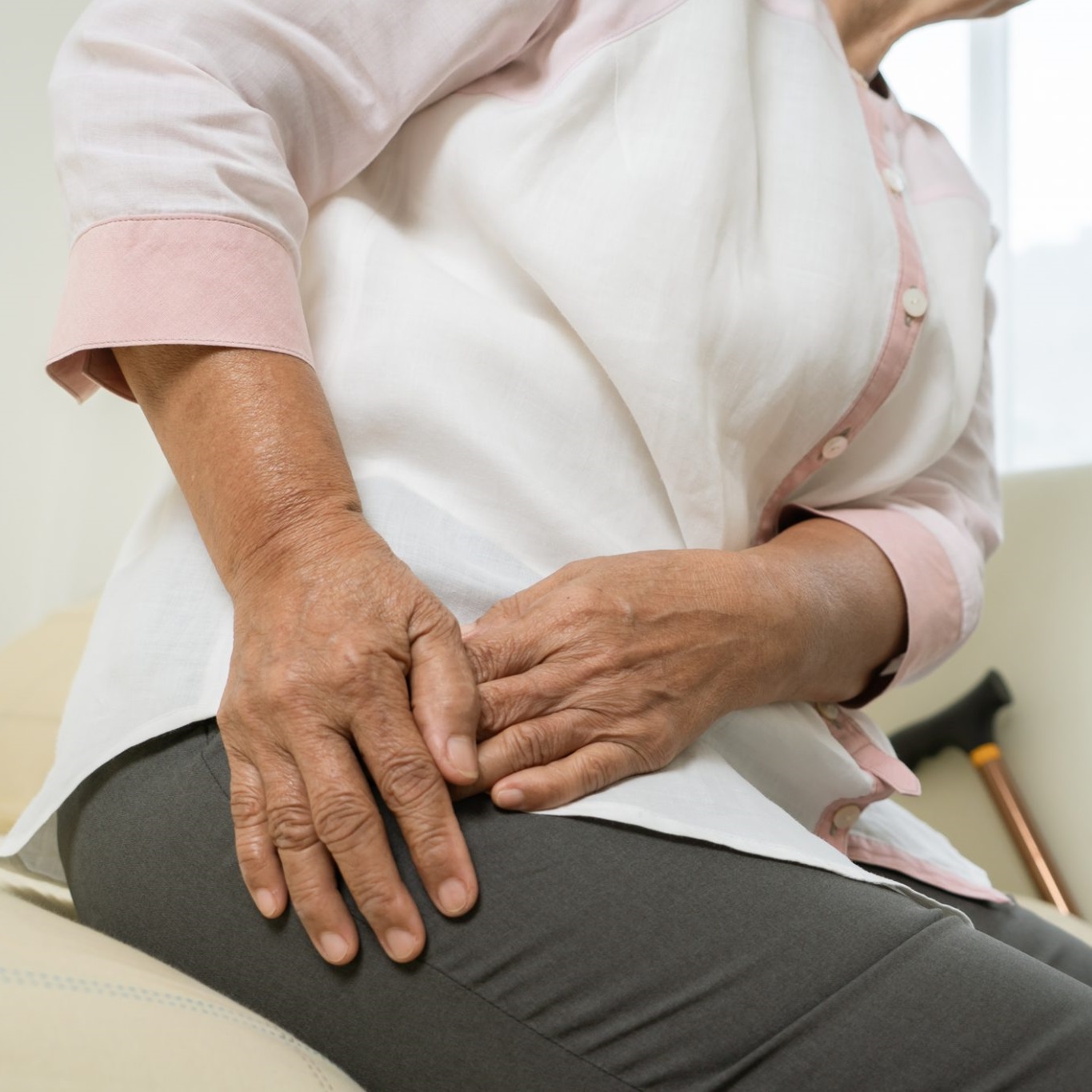 woman grabbing hip that hurts