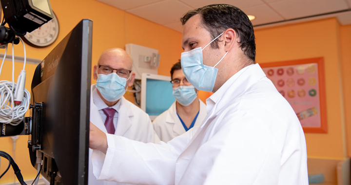 Doctors review medical image