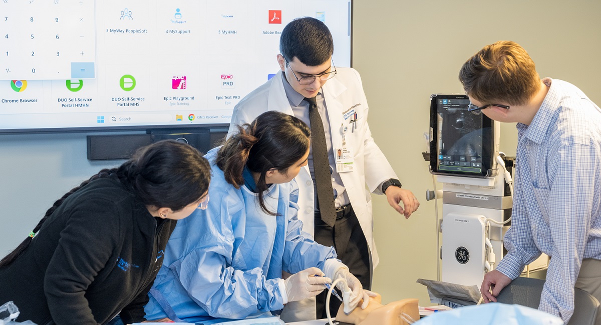 HUMC Internal Medicine residents at a learning session.