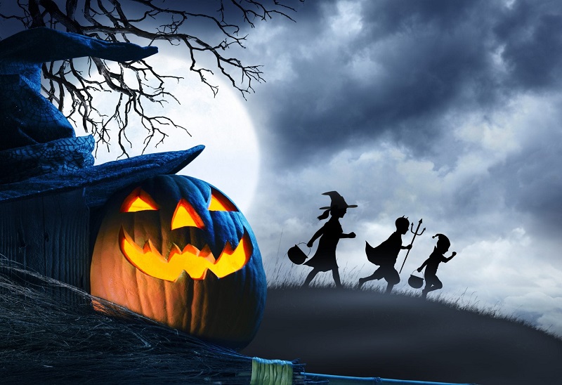 kids trick or treating and Halloween safety