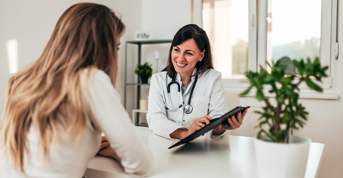 Female doctor explains diagnosis